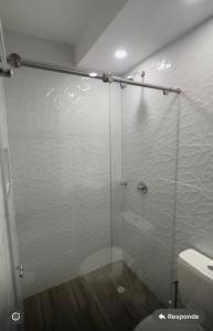 Apto hermoso y confortable