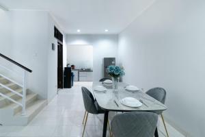 Family Only Private Pool Villa - De Reiz Aisyah Syariah 3BR