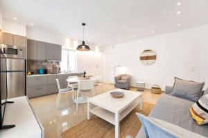 Naousa Center Living