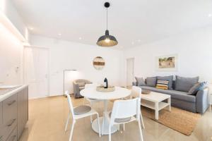 Naousa Center Living