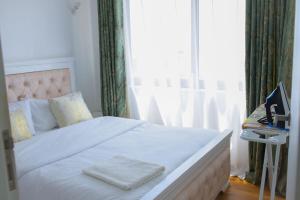 1br,Gym, pool, Klb Hse, BB court