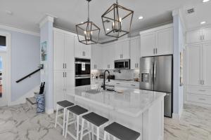 Ahh da Sea - Waterfront, Backyard Ramp to Jetty & Laguna home