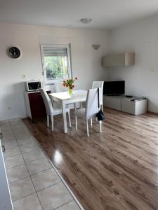 Apartment Milna Dante