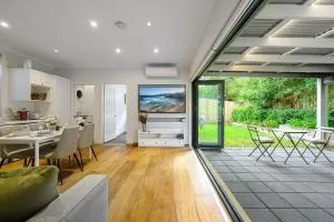 Wahroonga Affordable 2 Br home walk to train - North Turramurra