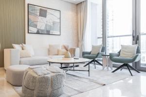 Free housekeeping visits during your stay - StayShort - 3 Bedroom Apartment in Sterling West with Full Burj Khalifa Views