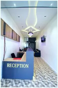 Station View HOTEL KMP near railway station and temple - Dewās