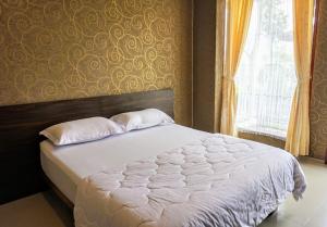 Family Only Homey Villa with Mountain View - De Reiz Cemara Syariah 3BR