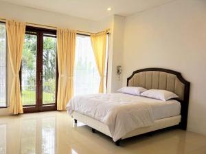 Family Only Homey Villa with Mountain View - De Reiz Cemara Syariah 3BR