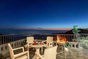 Alaya Stays Evara Serene 4 BHK Hill Retreat with Balcony, Fireplace & Scenic Views