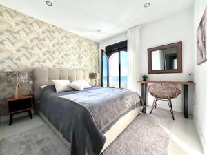 New Beachside Apartment with Sea Views