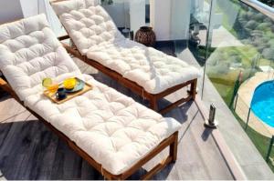 New Beachside Apartment with Sea Views