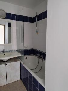 A11 - appartement vue mer avec piscine