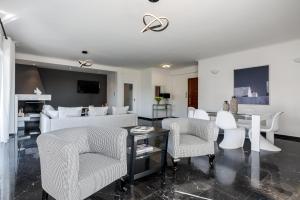 Elegant & Roomy 3-Bedroom Apartment in the Heart of Glyfada