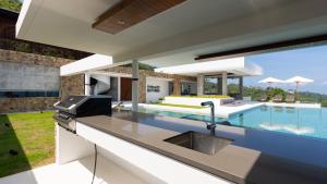 Grand Blue View Estate