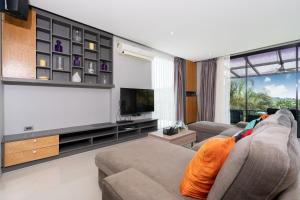 Nature and Sea View Terrace, Designer 2BR Villa Natural Touch A1, Kamala