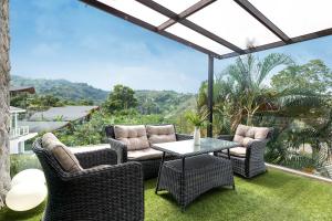 Nature and Sea View Terrace, Designer 2BR Villa Natural Touch A1, Kamala