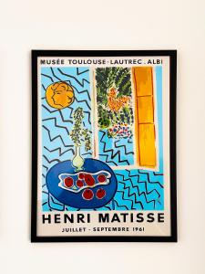 Budget Stay Near Sofias Lions Bridge