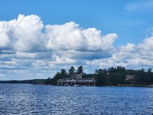 Whole House 4 Bedrooms 6 beds 3 bath family friendly Quite and relaxation area