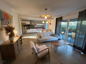 Maisons de vacances Villa Cigalette avec piscine, terrasse et jardin : photos des chambres