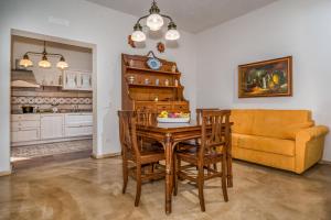 CASALE DOME 14&2, Emma Villas