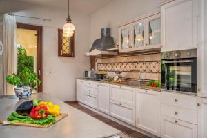 CASALE DOME 14&2, Emma Villas