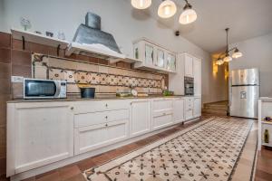 CASALE DOME 14&2, Emma Villas