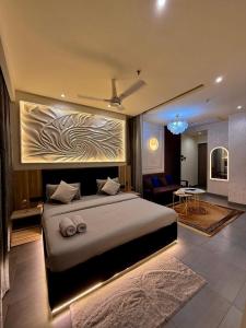 Welcome to Elegant hideaway suites - 39th floor