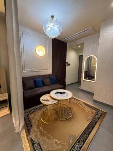 Welcome to Elegant hideaway suites - 39th floor