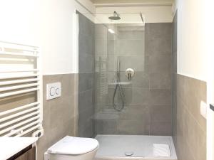 Bright apartment with terrace and pool