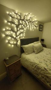 1 Bed Flat - Sleeps 4 - Garden - Parking - Wifi