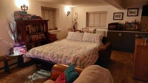 1 Bed Flat - Sleeps 4 - Garden - Parking - Wifi