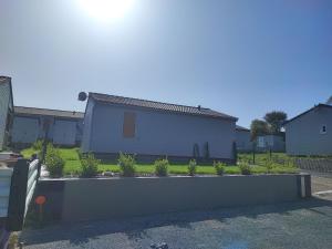 Chalets Mobil Home piscine chauffee Pont l -Abbe : photos des chambres