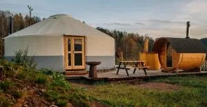 Yurt in Be Bernartice - 扎茨莱日