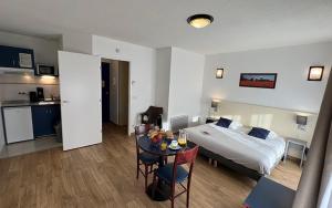 Appart'hotels Vacanceole - Appart'Vacances Pyrenees 2000 : photos des chambres