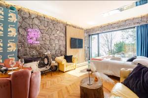 Dolce Lava - Luxury LavaStone Suite