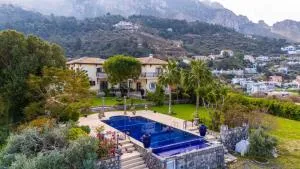 5-bedroom Villa with Private Pool and maid service - Lapithos