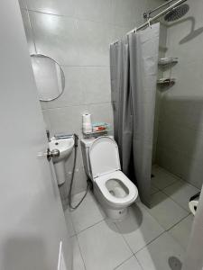 Crisean Highrise Condo - 100 West makati