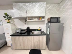 Crisean Highrise Condo - 100 West makati