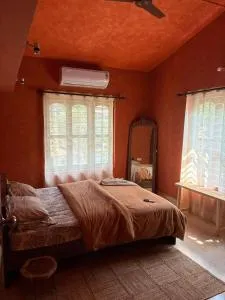 Bohemian House Parra near Coconut tree road - Guirim