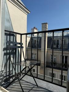 Studio Trocadéro devant le Métro Passy