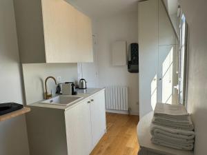 Studio Trocadéro devant le Métro Passy