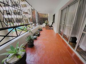 2 BDR At The Magnolia Riverside Drive