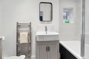 The Guildford Manor - Free Parking - 6 Beds