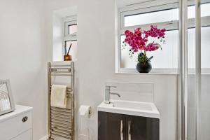 The Guildford Manor - Free Parking - 6 Beds