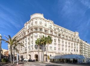 " Palais Miramar La Suite Rouge " Vue Mer -Croisette Emplacement Unique - 20M Plage - WIFI - Clim