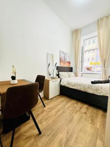 5BR Apartment Only 10-Min Walk to Matzleinsdorfer Platz