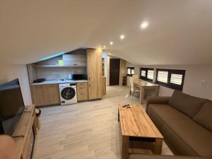 Цар Калоян стаи под наем