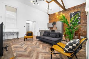 Modern 2 Bedroom Apartment - Wolverhampton Centre - Gated Development 3CH