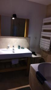 Maisons de vacances Gite galets et bois flottes proche mer gold beach meuble de tourisme 4 etoiles : photos des chambres