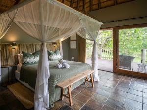 Rhino River Lodge